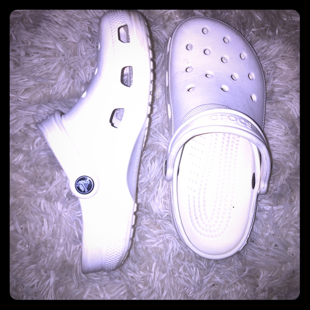 White crocs clogs